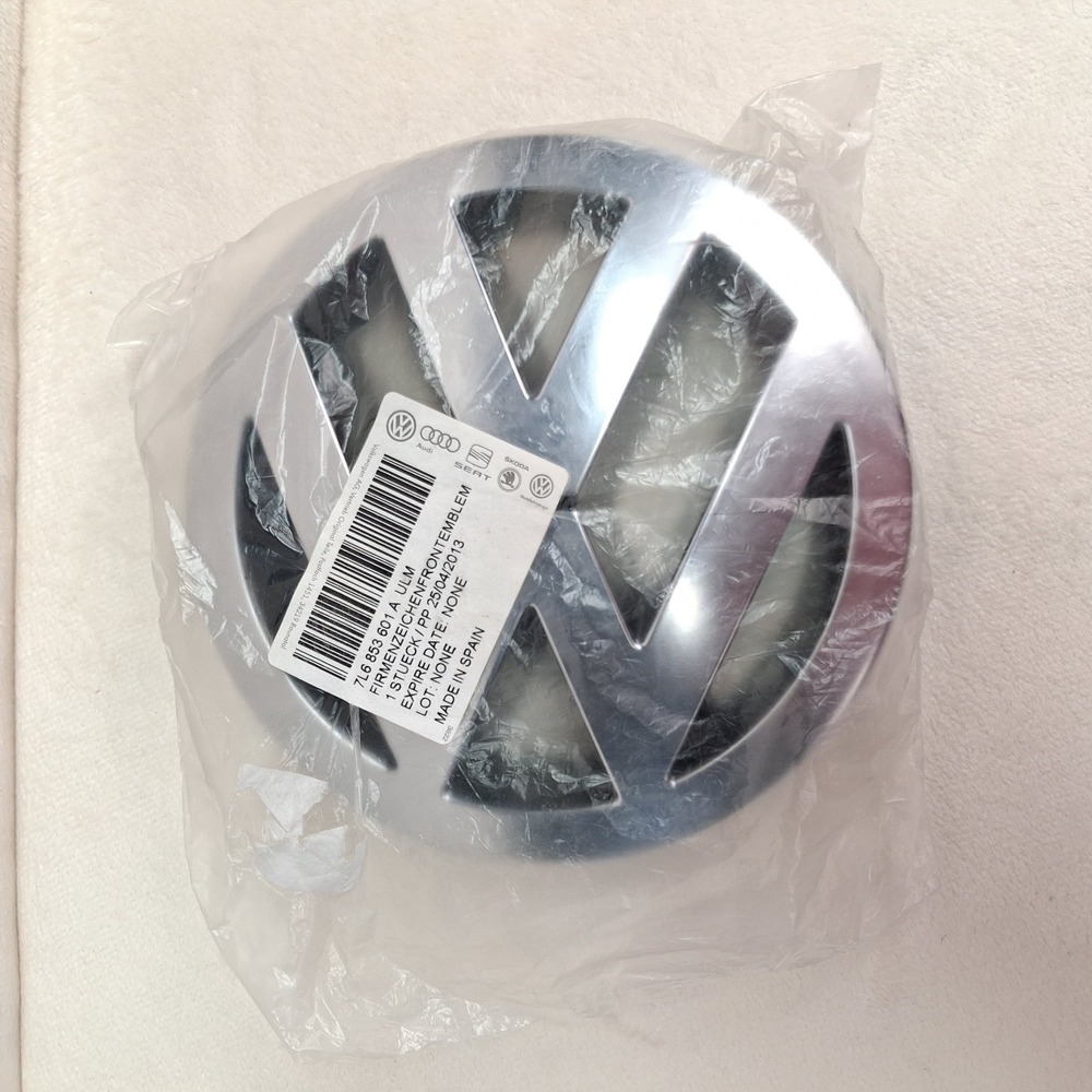 Genuine OEM Volkswagen Touareg Front Grille Emblem 7L6 853 601 A ULM